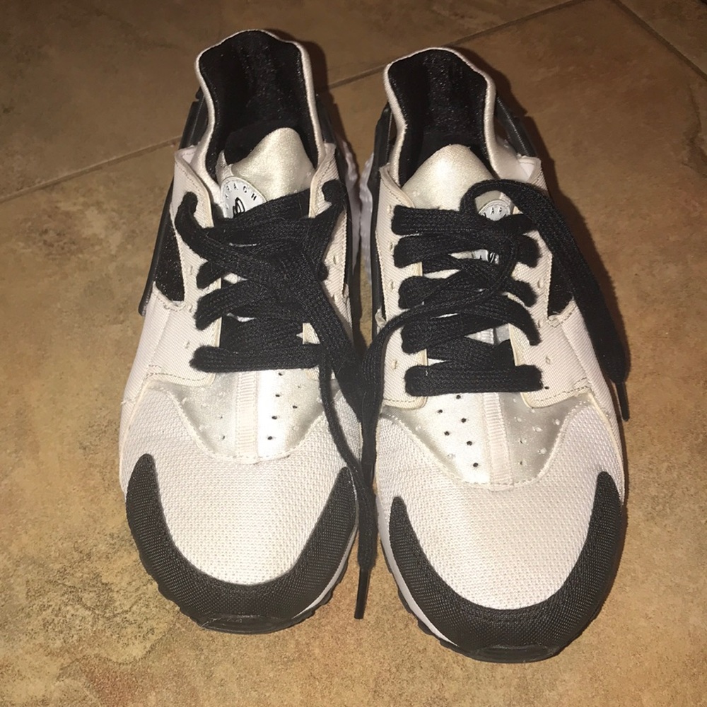 LIKE NEW HUARACHE